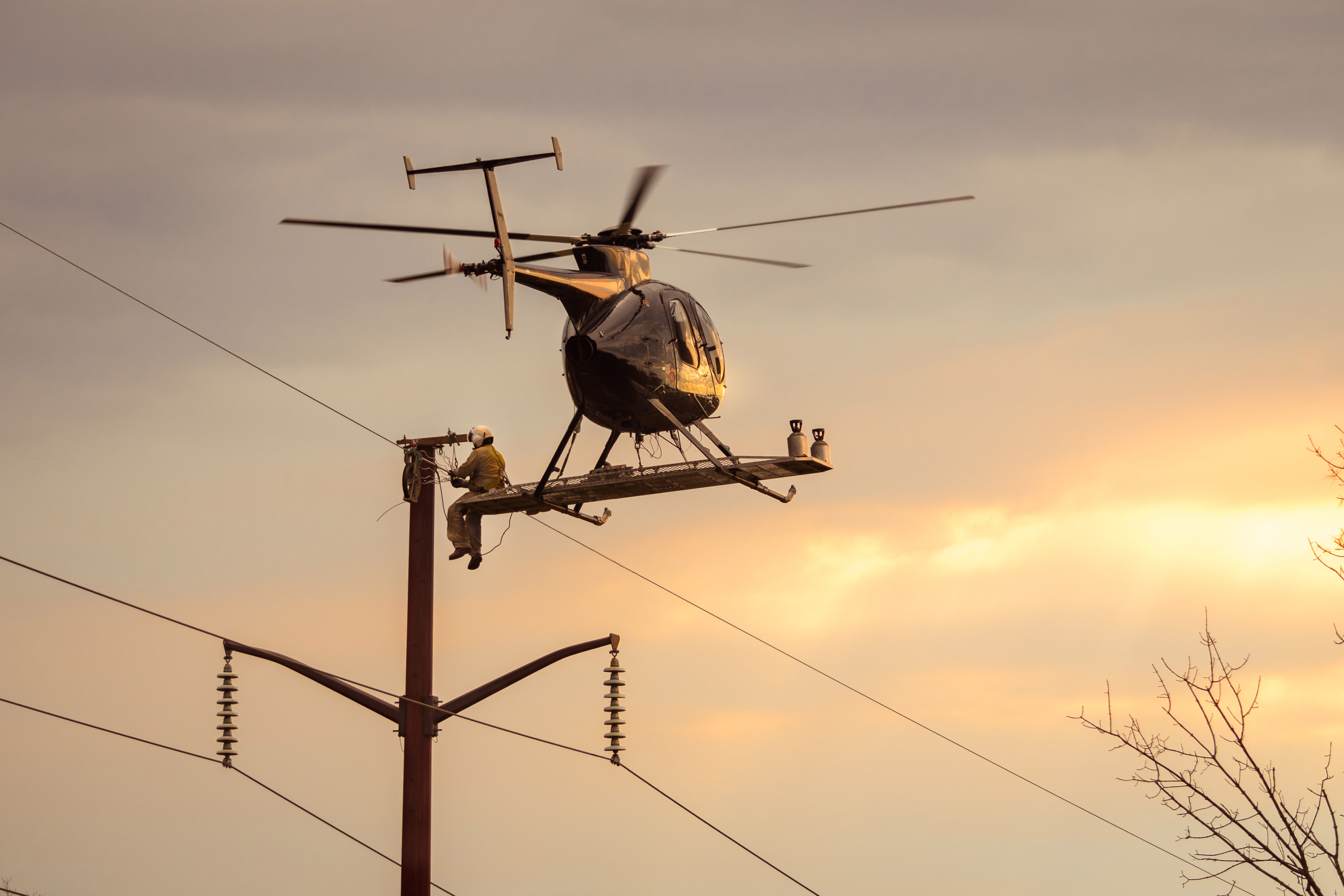 Honolulu Helicopter Pole Setting